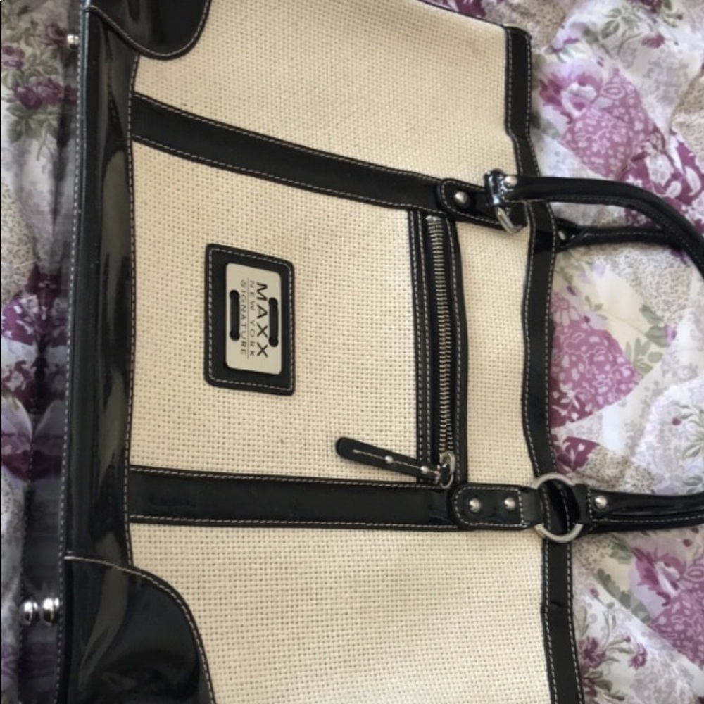 Maxx New York Straw and Leather purse!